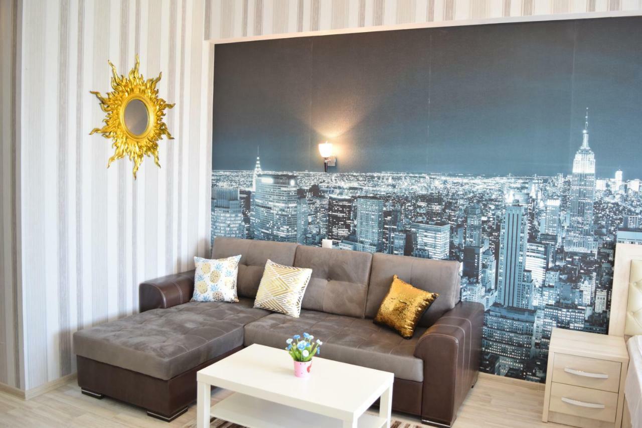 בישקק Apartment With Good View In The Center מראה חיצוני תמונה