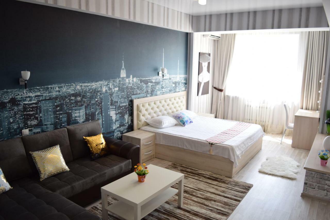 בישקק Apartment With Good View In The Center מראה חיצוני תמונה