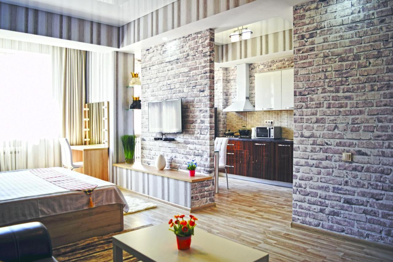 בישקק Apartment With Good View In The Center מראה חיצוני תמונה